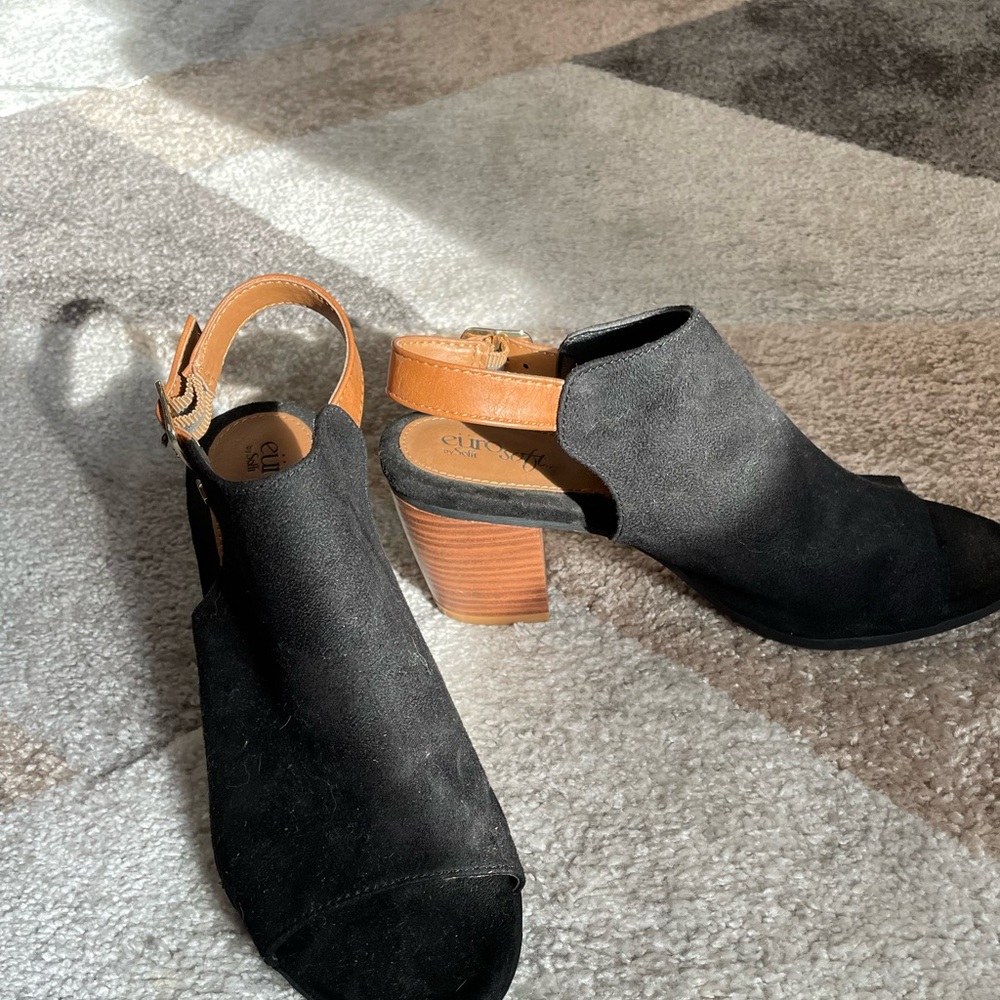 Suede peep toe heel